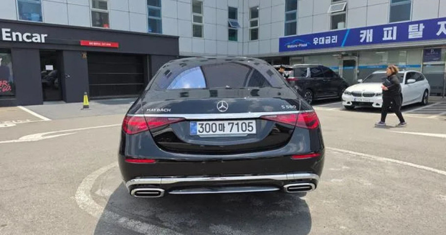 Mercedes-Benz S-Class 