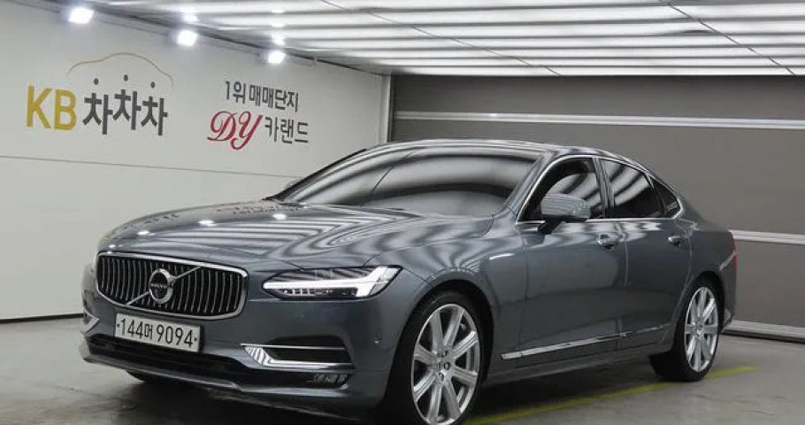 Volvo S90 