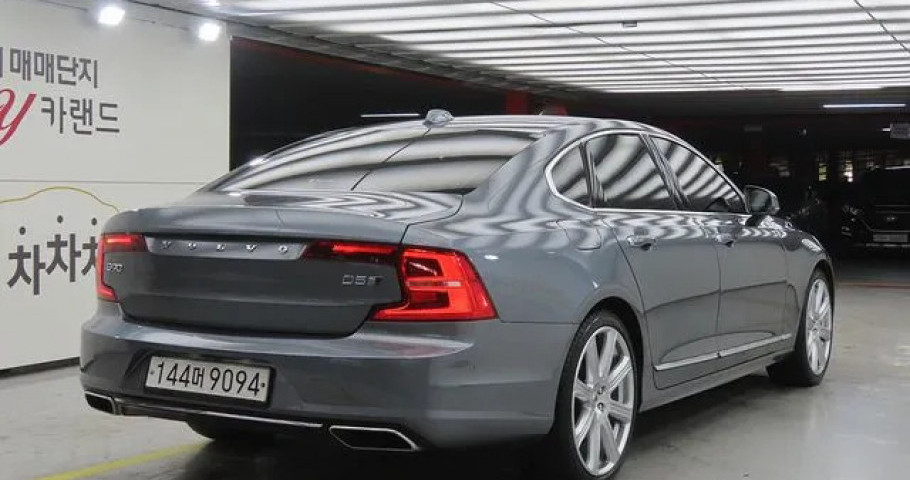 Volvo S90 