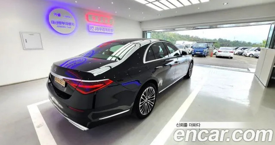 Mercedes-Benz S-Class 