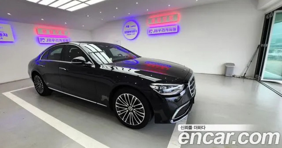 Mercedes-Benz S-Class 