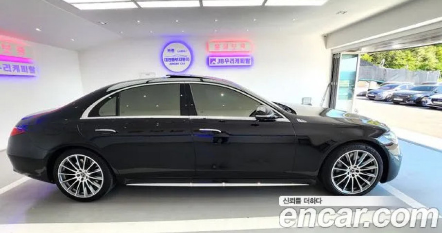 Mercedes-Benz S-Class 