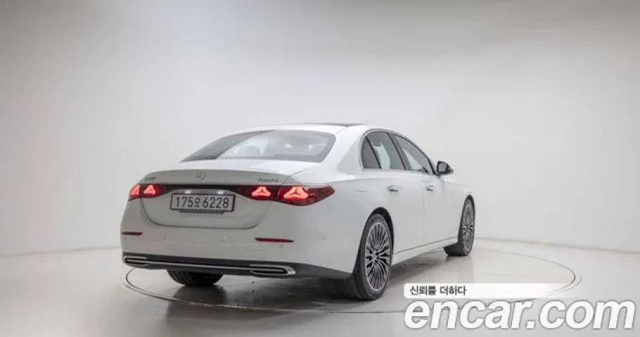 Mercedes-Benz E-Class 