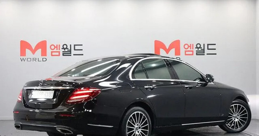 Mercedes-Benz E-Class 
