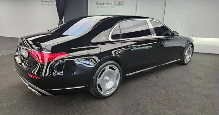 Mercedes-Benz S-Class 