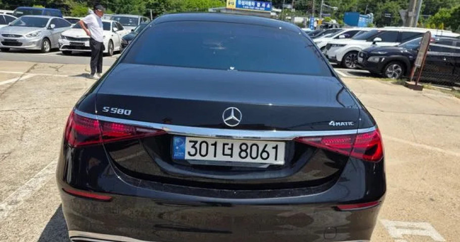 Mercedes-Benz S-Class 