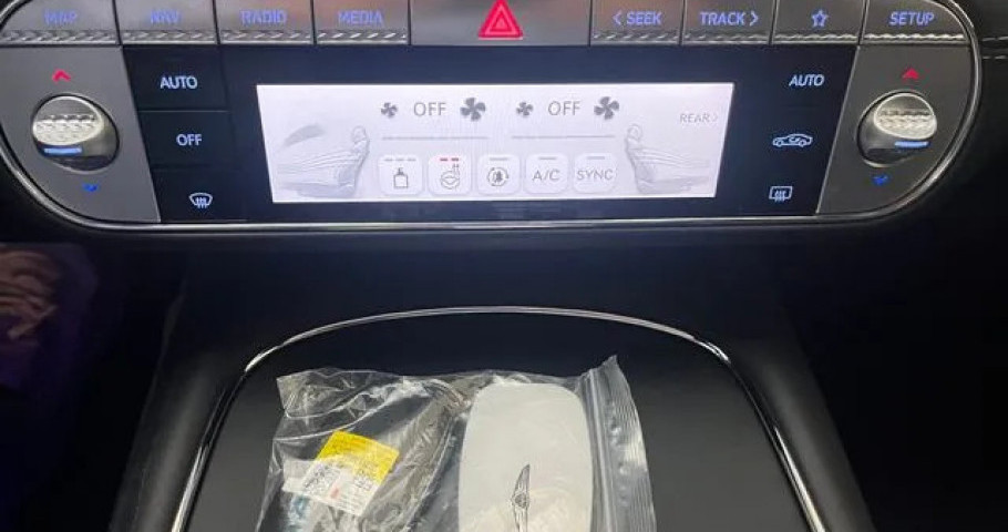 Genesis G90 