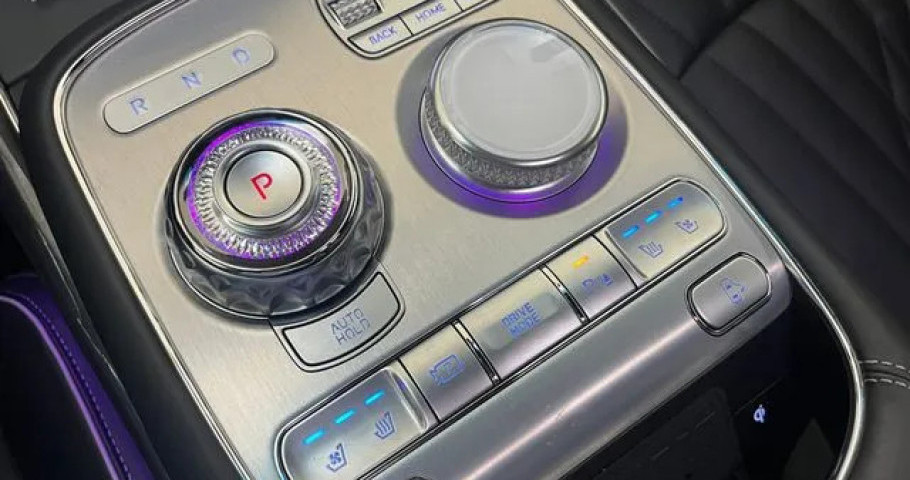 Genesis G90 