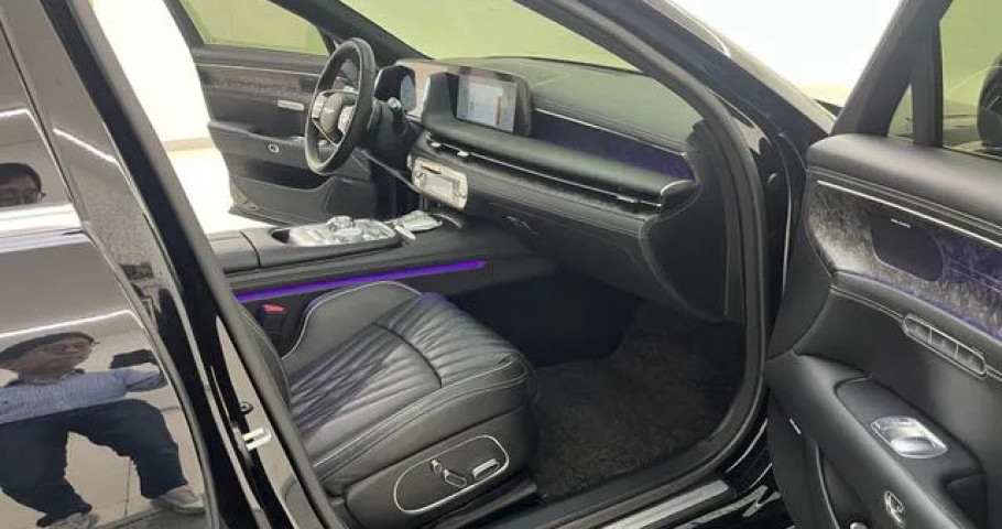 Genesis G90 