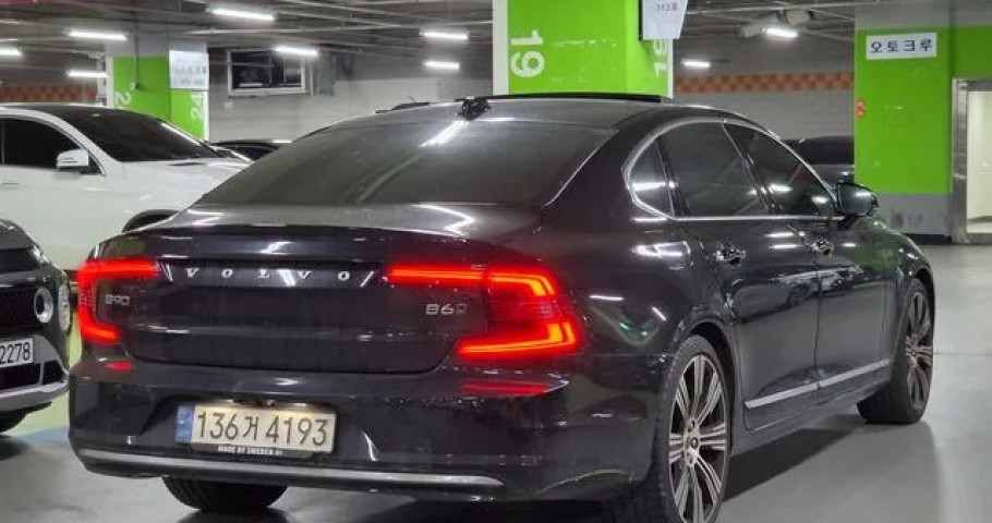 Volvo S90 