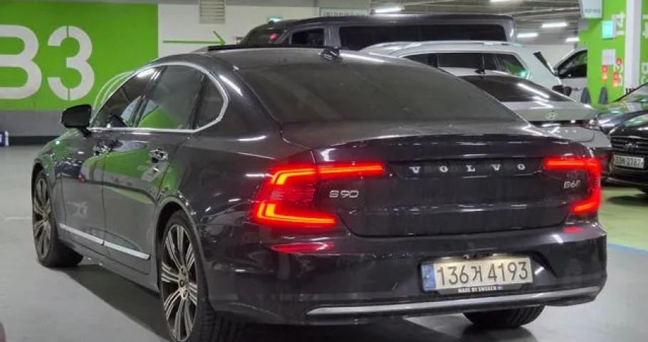Volvo S90 