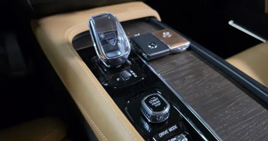 Volvo S90 