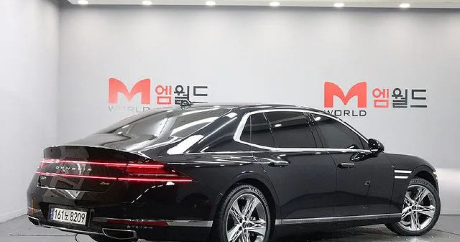 Genesis G90 