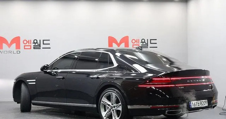 Genesis G90 