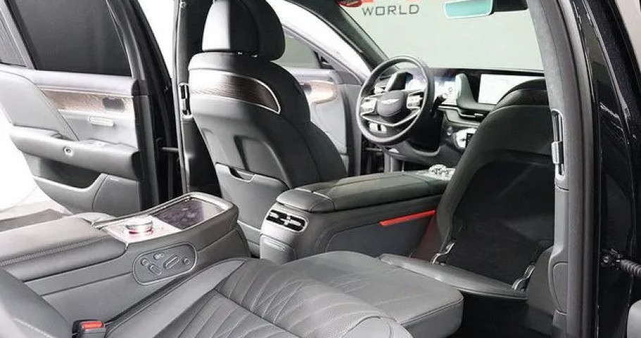Genesis G90 