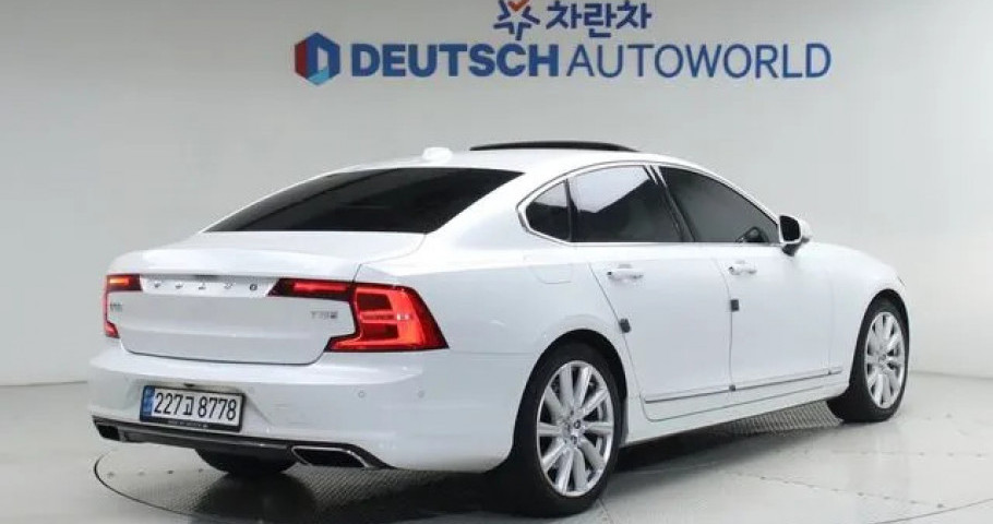 Volvo S90 