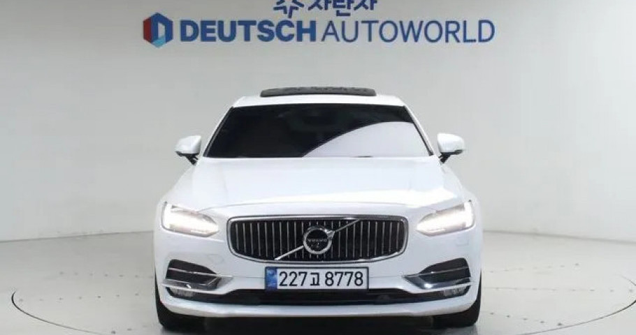 Volvo S90 