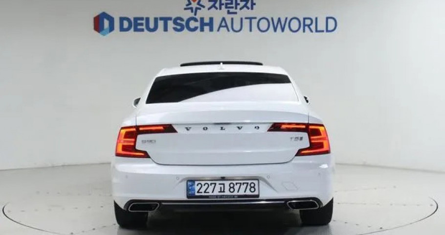 Volvo S90 