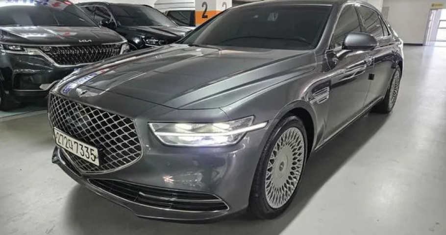 Genesis G90 