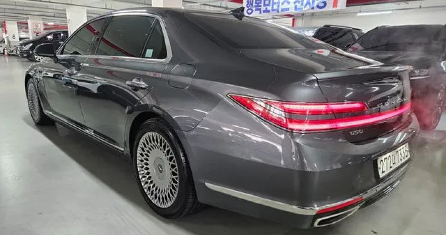 Genesis G90 