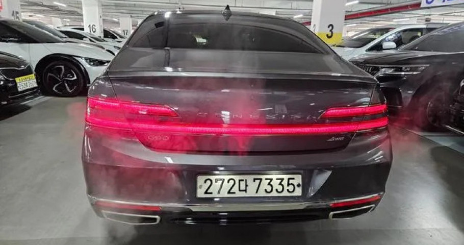 Genesis G90 