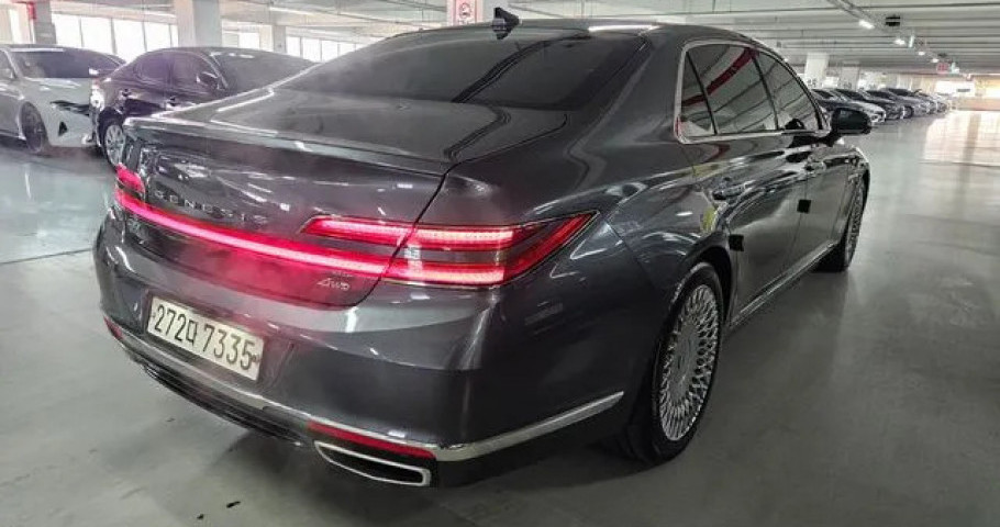 Genesis G90 