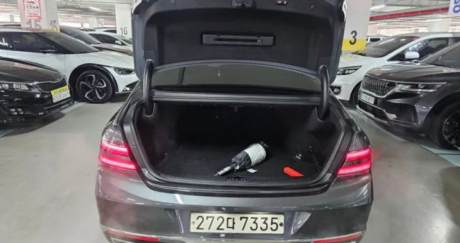 Genesis G90 