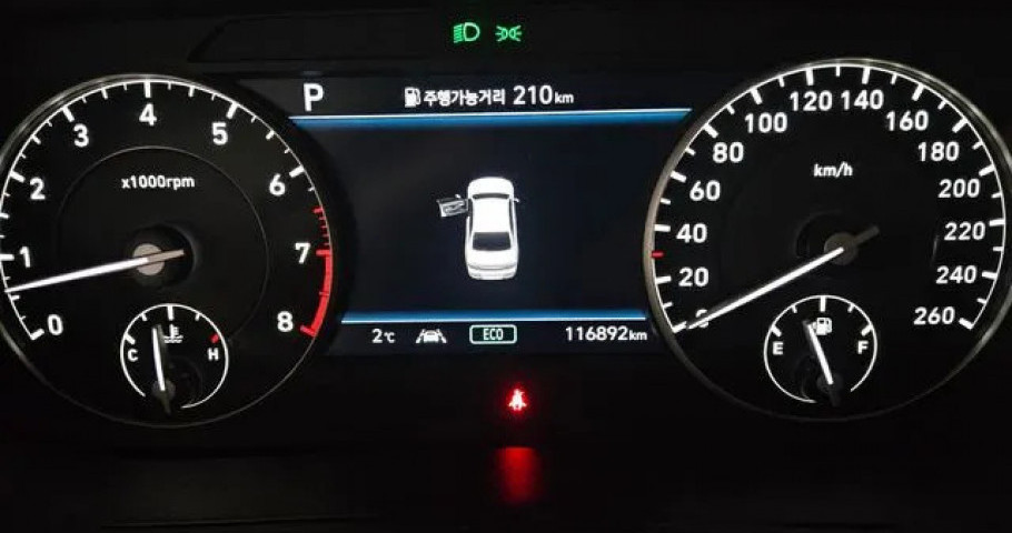 Genesis G90 
