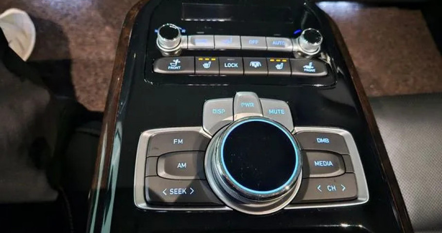 Genesis G90 