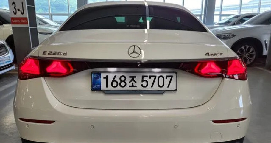 Mercedes-Benz E-Class 