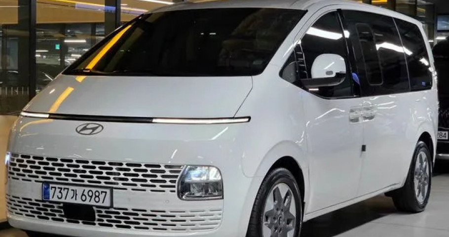 Hyundai Staria 
