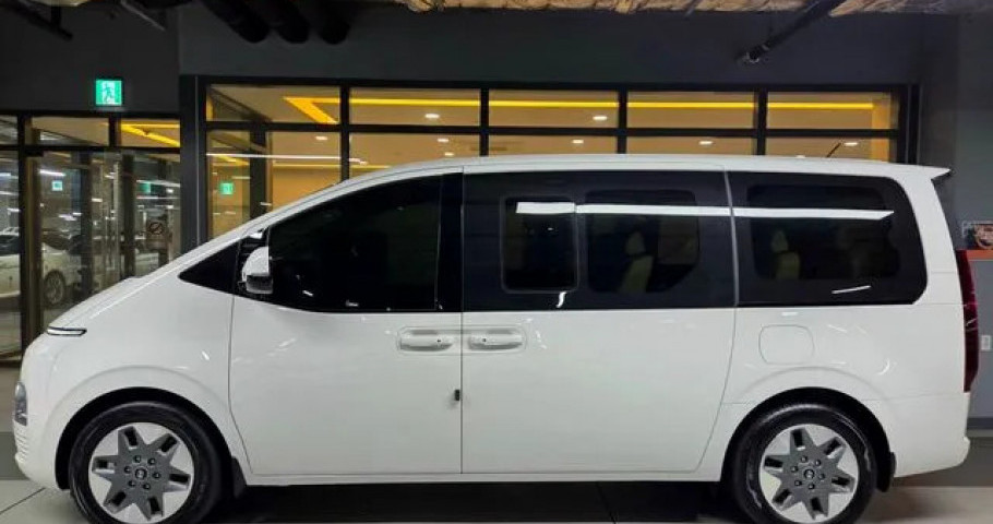 Hyundai Staria 