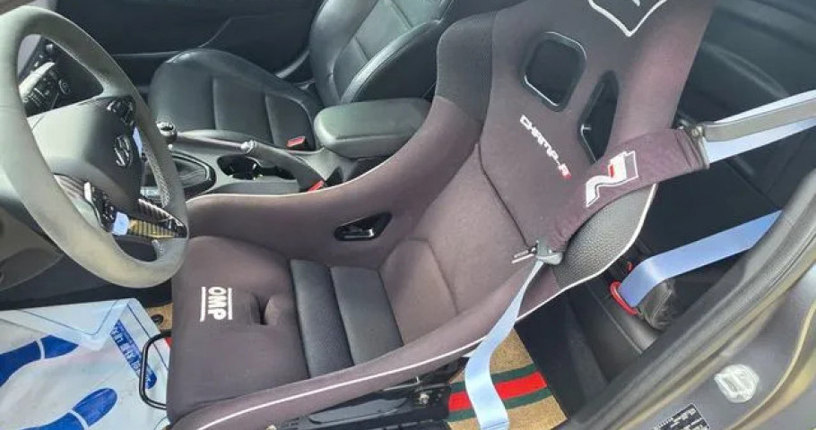 Hyundai Veloster 
