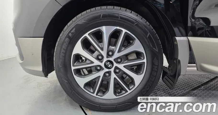 Hyundai Starex 