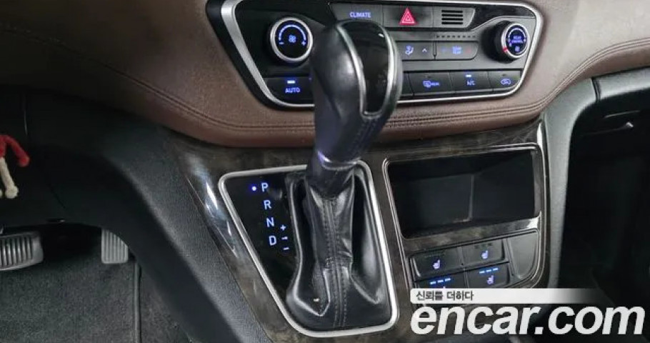 Hyundai Starex 