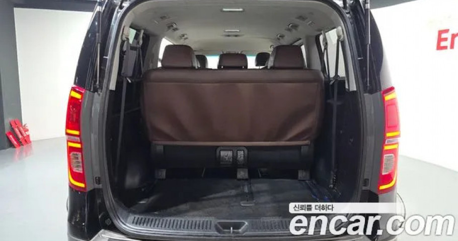 Hyundai Starex 
