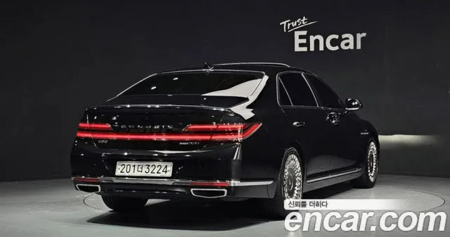 Genesis G90 