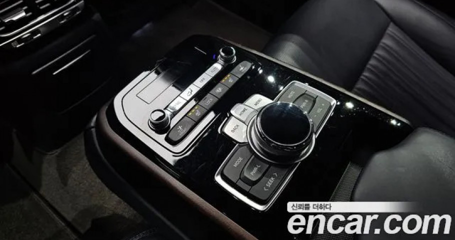 Genesis G90 