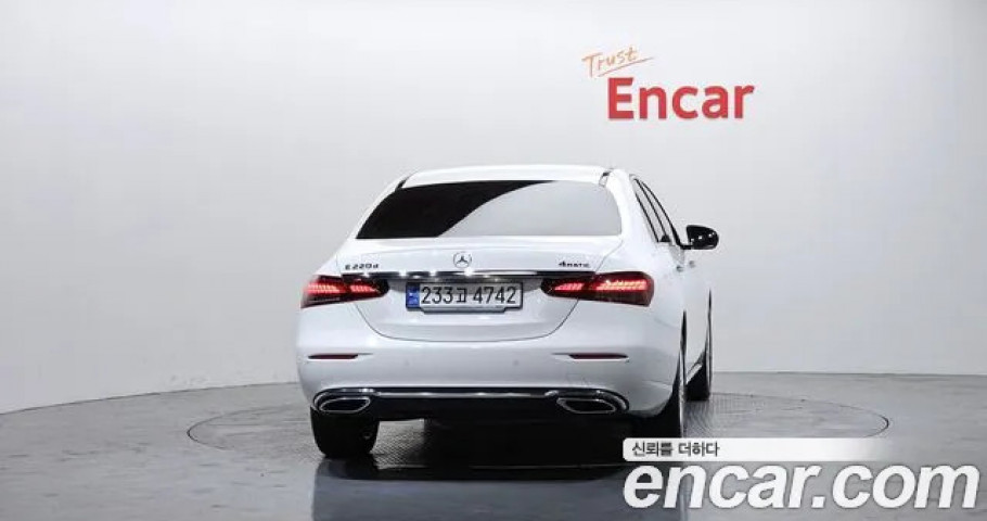 Mercedes-Benz E-Class 