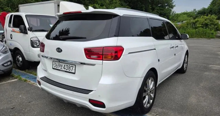 Kia Carnival 