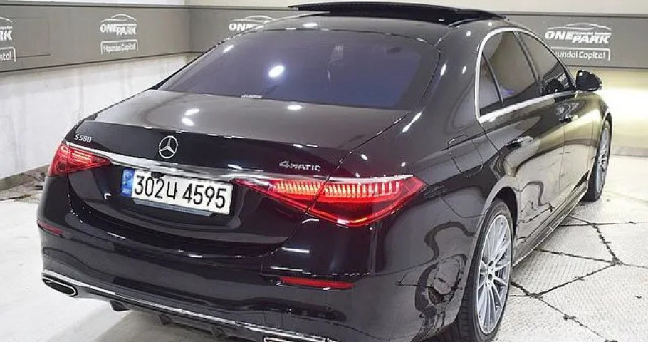Mercedes-Benz S-Class 
