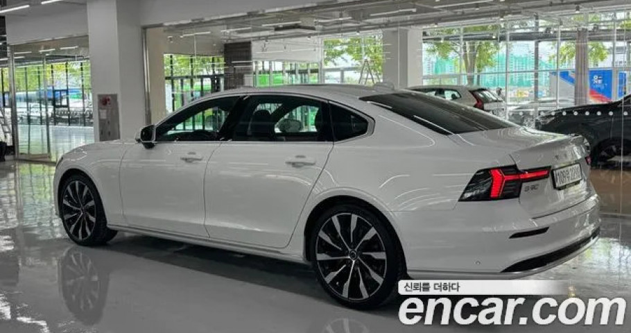 Volvo S90 