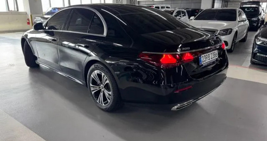 Mercedes-Benz E-Class 