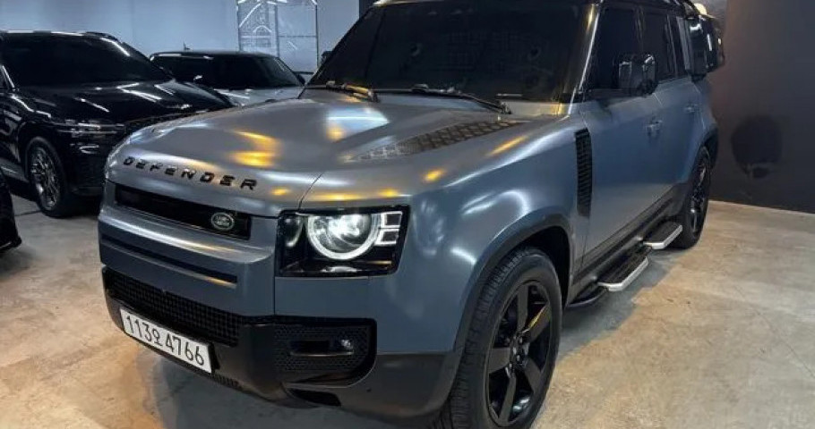 Land Rover Defender 