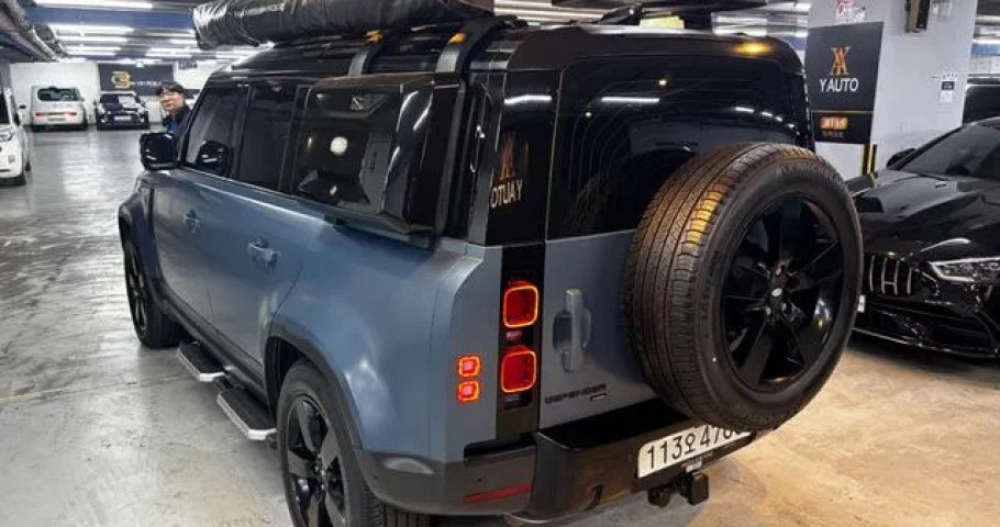 Land Rover Defender 