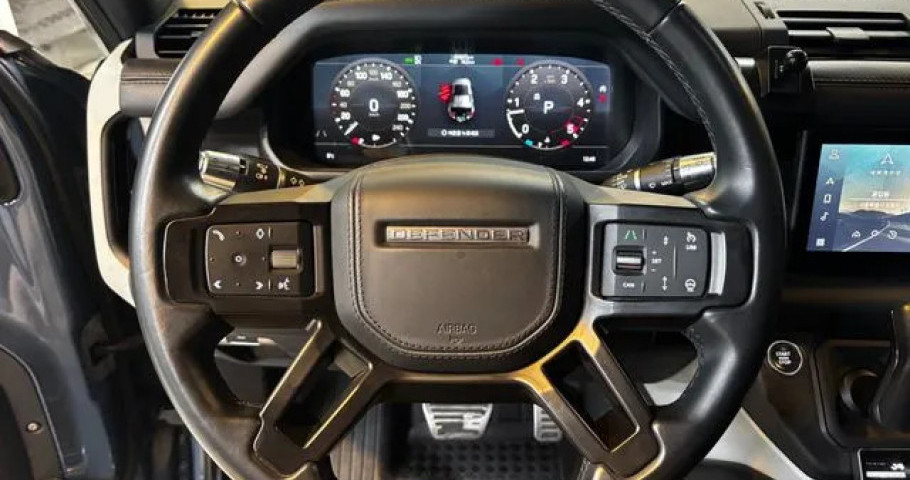 Land Rover Defender 
