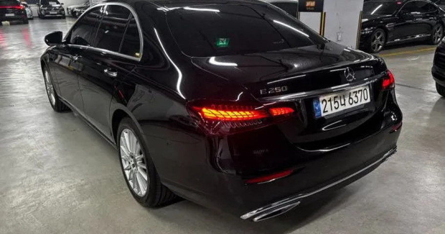Mercedes-Benz E-Class 