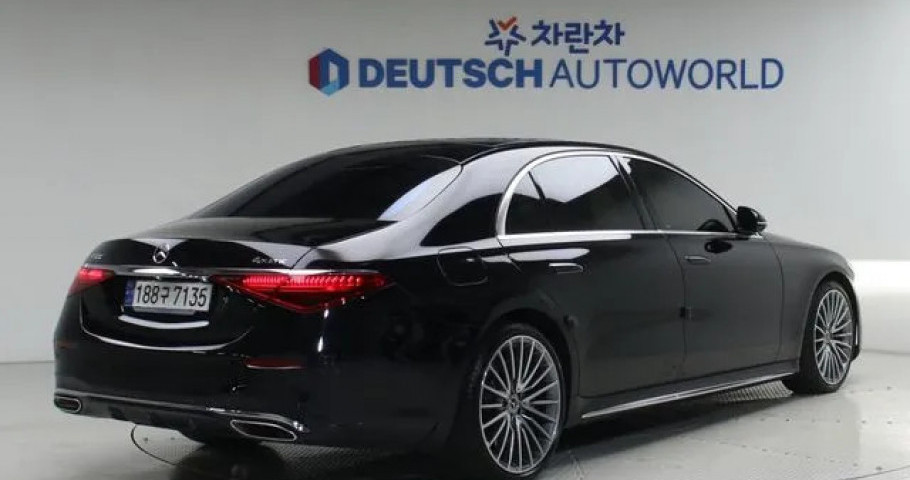 Mercedes-Benz S-Class 