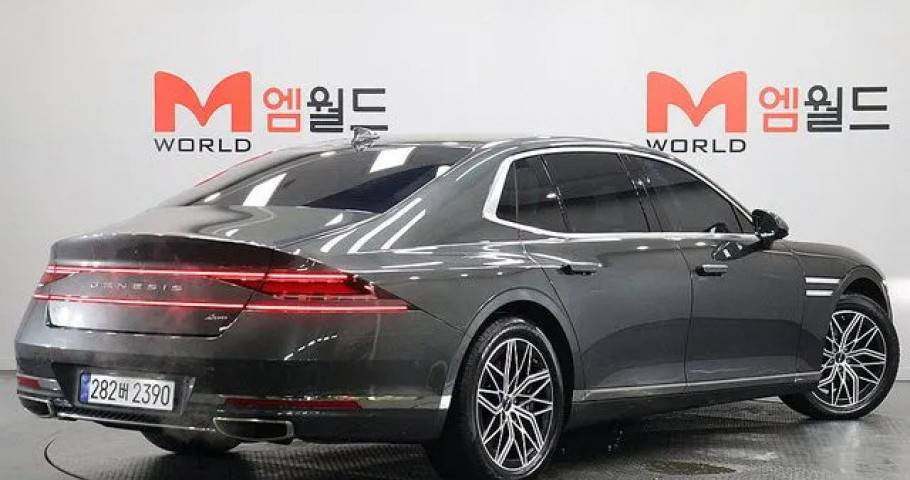 Genesis G90 