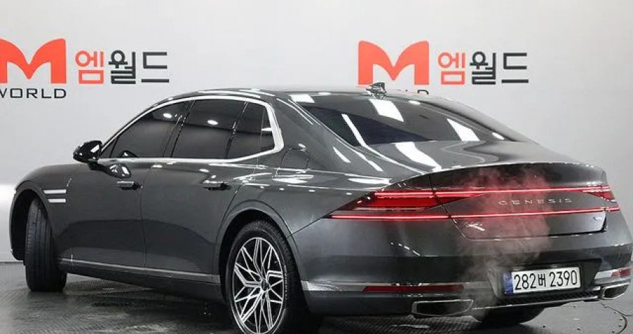 Genesis G90 